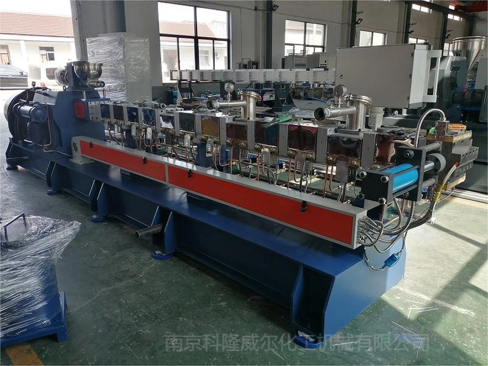 co-rotating twin screw extruder co-rotating twin screw extruder